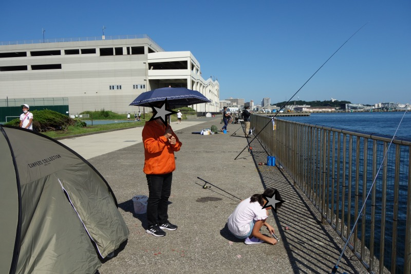 熱中症対策に日傘やテントを持って釣りにいった写真