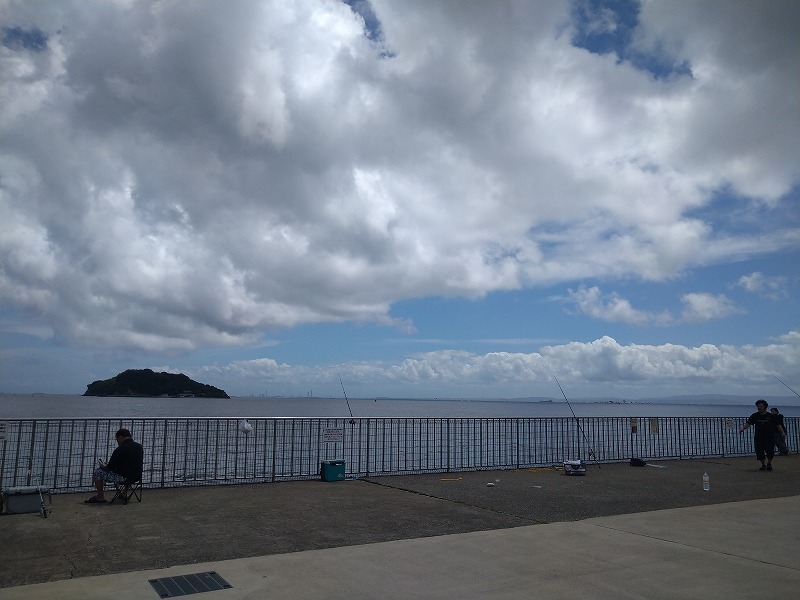 うみかぜ公園からの猿島