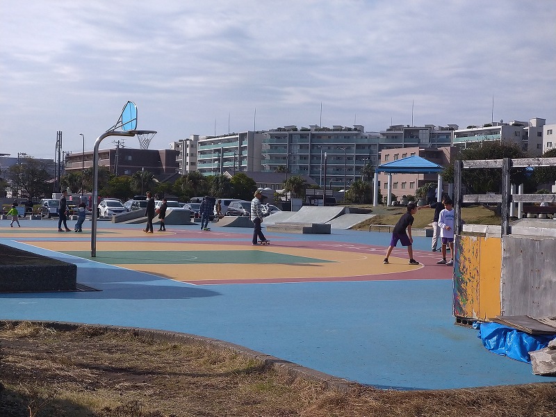 バスケットボールコート・スケボーの混雑状況