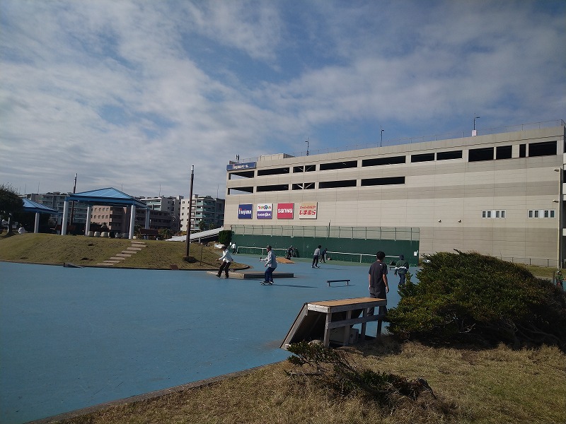 うみかぜ公園の壁打ちテニス混雑状況