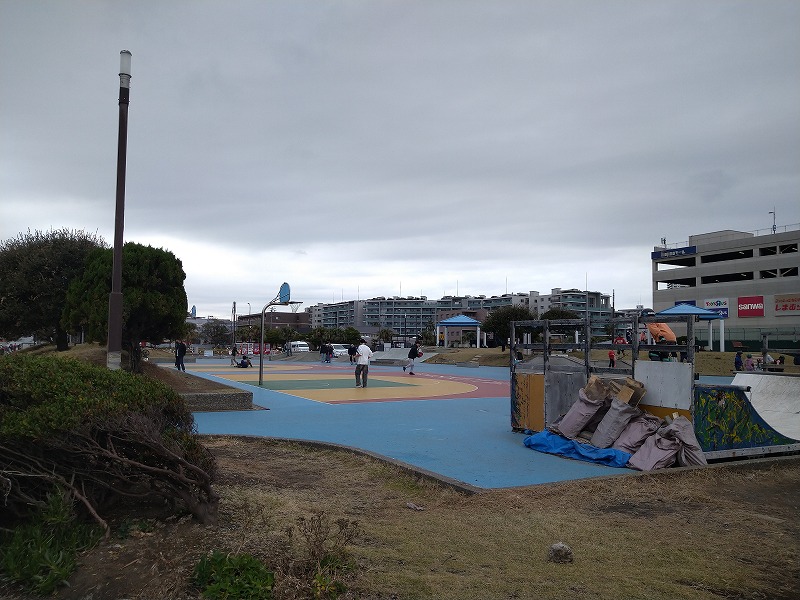 バスケットボールコート・スケボーの混雑状況